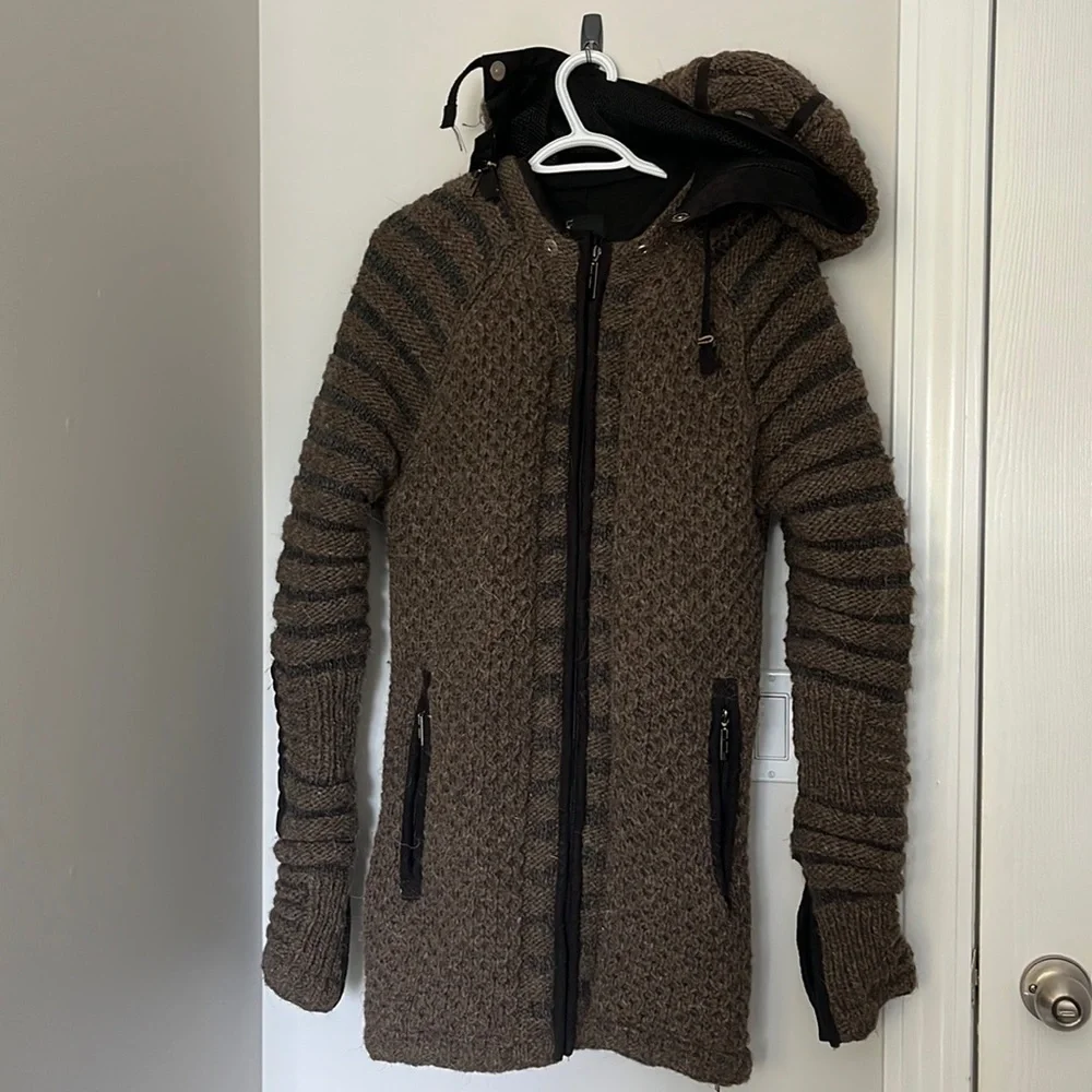 Urku Wool Coat - Picture 13 of 13